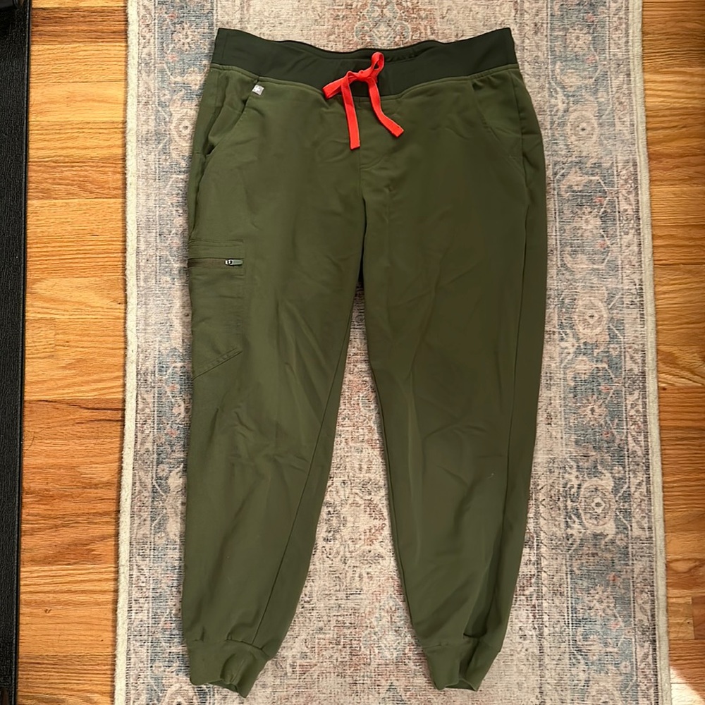 FIGS jogger scrubs size L/P